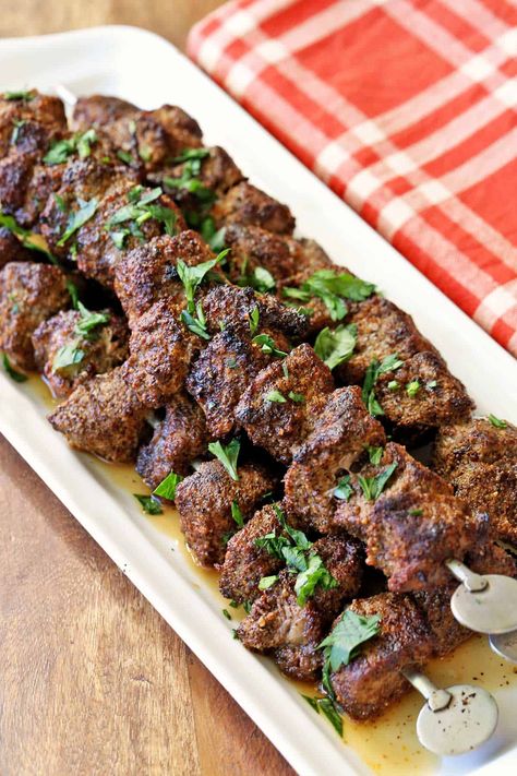 Tasty, boldly flavored beef kabobs are seasoned with chili powder, garlic, and cumin. Beef Kabobs In Oven, Oven Chicken Kabobs, Beef Shish Kabob, Kebab Recipes Beef, Beef Kabob Recipes, Broiled Steak, Keto Waffles, Beef Kebabs, Juicy Baked Chicken