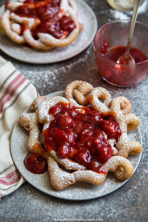 Strawberry Funnel Cake Deep Fried Fair Food, Strawberry Funnel Cake, Funnel Cake Batter, Funnel Cake Bites, Funnel Cake Fries, Red Birthday Cakes, Funnel Cake Recipe, Funnel Cakes, Cake Strawberry