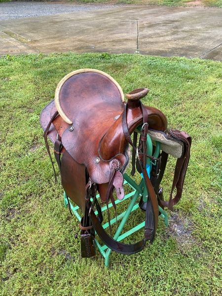 Check out this amazing Custom Made Saddle by Buffalo Saddlery Western for sale in Ball ground, Georgia USA! Used Saddles For Sale, Reining Saddle, Endurance Saddles, Saddles For Sale, Used Saddles, Barrel Saddle, Georgia Usa, Saddle, Camera Bag