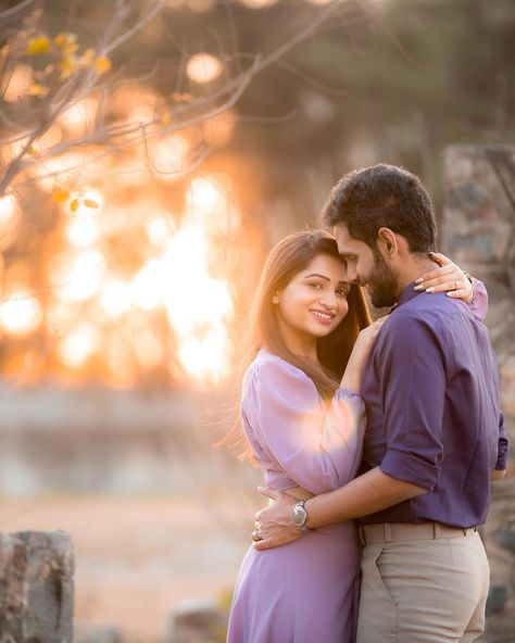 Find the best versatile collection of pre wedding photoshoot ideas on this list. Find ones you like & bookmark them for later! #prewedding, #wedding, #photoposes Photo Poses In Saree, Poses In Saree, Nakshathra Nagesh, Wedding Shoot Ideas, Pre Wedding Photoshoot Beach, Couples Candid Photography, Pre Wedding Photoshoot Props, Pre Wedding Photoshoot Outfit, Romantic Couple Poses