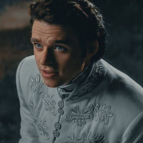 Cinderella 2015 Prince, Richard Madden Prince Charming, Prince Kit Cinderella, Cinderella And Prince Charming Aesthetic, Richard Madden Icon, Prince From Cinderella, Richard Madden Aesthetic, Prince Kit Charming, Richard Madden Cinderella