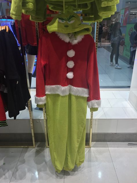 Grinch Christmas Outfits, Cute Colorful Outfits, Cute Christmas Pajamas, Grinch Pajamas, Classy Halloween Costumes, Christmas Pajama Pants, Grinch Christmas Decorations, Cyberpunk Clothes, Christmas Dreaming