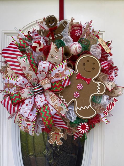 Christmas Door Design, Gingerbread Man Wreath, Gingerbread Christmas Wreath, Cookie Wreath, Xmas Colors, Silver Tree Topper, Diy Christmas Candy, Custom Wreaths, Gingerbread Wreath