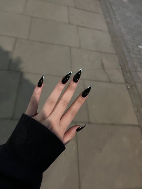 Reyna Nails Valorant, Reyna Nails, Gothic Short Nails, Punk Nail Designs, Edgy Nails Grunge, Valorant Nails, Simple Prom Nails, Arrow Nails, Nails Gothic