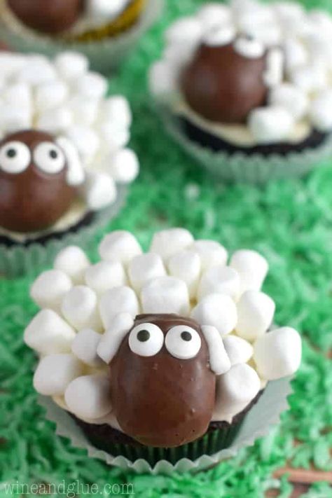 Sheep Cupcakes - Simple Joy Cupcakes Bonitos, Sheep Cupcakes, Funny Cupcakes, Sheep Cake, Chocolate Cupcakes Moist, Barnyard Birthday Party, Homemade Cupcakes, Cupcake Wars, Animal Cupcakes