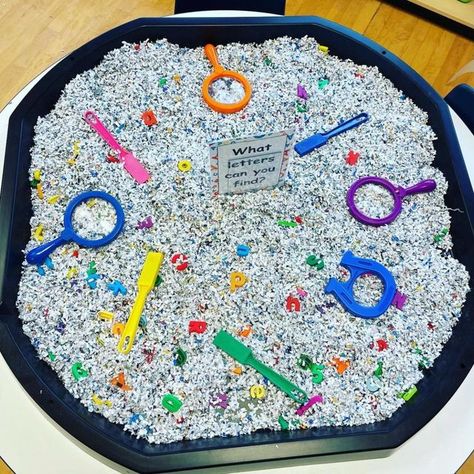 E Sensory Bin, Shredded Paper Activities, Letter T Sensory Bin, Alphabet Tuff Tray Ideas, Letter Tuff Tray Ideas, Tuff Tray Ideas Preschool Sensory Table, Sensory Tuff Trays, Tough Tray Ideas For Toddlers, Literacy Tuff Tray Ideas