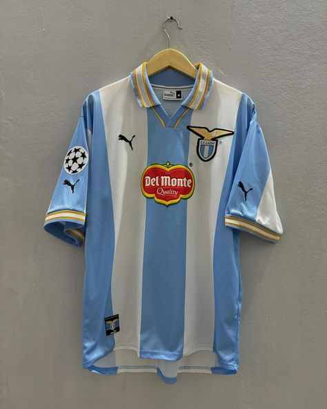 Classic Soccer Jerseys, Lazio Jersey, Football Jersey Outfit, Vintage Football Shirts, Retro Football Shirts, Cold Fits, Jersey Football, Street Style Outfits Men, Guys Clothing Styles