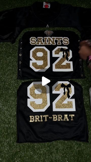 Britnee Leja Stewart 🐝 on Instagram: "How I Customized My Jersey Into A Corset🏈 #Jersey #Corset #HowTo #Tutorial" Custom Jersey Outfit, Jersey Party Outfit, Jersey Corset, Football Girlfriend Shirts, Demure Outfit, Football Girlfriend, Jersey Party, Game Outfit, Corset Outfit