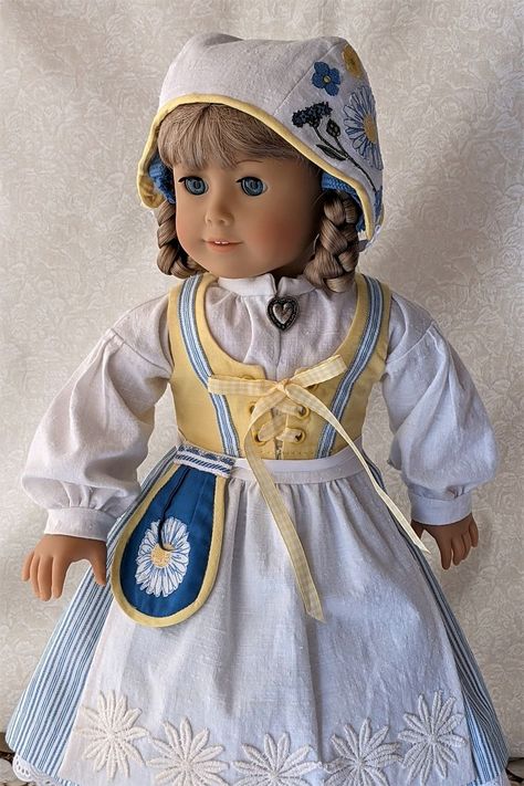 Pioneer Pictures, Kirsten American Girl Doll, Miniature Builds, American Girl Kirsten, Kirsten Larson, American Girl Doll Costumes, Ag Doll Crafts, Custom American Girl Dolls, Spring Daisy