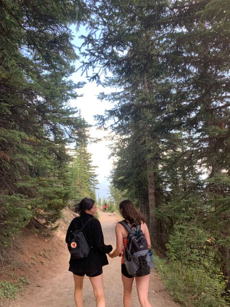 Summer In Banff, Banff National Park Aesthetic, Banff Aesthetic, Walking Fits, Banff Hiking, Hiking With Friends, Hiking Photos, Granola Girl Aesthetic, Outdoor Aesthetic