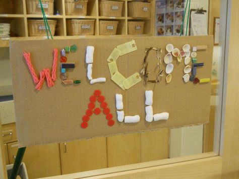 reggio parent board - Google Search Preschool Classroom Layout, Reggio Emilia Classroom, Montessori Kindergarten, Parent Board, Birthday Board Classroom, Back To School Theme, Emergent Curriculum, Reggio Emilia Approach, Board Classroom