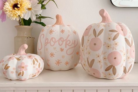 30+ Painted Pumpkins and Other No-Carve Pumpkin Decorating Ideas How To Paint Pumpkins, Easy Pumpkin Painting, Pumpkin Learning, Pumpkin Painting Party, Paint Pumpkins, Creative Pumpkin Painting, No Carve Pumpkin Decorating, Hand Painted Pumpkin, Pumpkin Painting Ideas