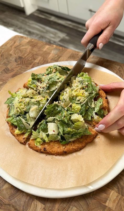 Protein-Packed Perfection: Chicken Pizza Crust Caesar Salad Recipe - Kelsey's Food Reviews Canned Chicken Parmesan, Chicken Pizza Crust, Caesar Salad Pizza, Salad Pizza, Chicken Crust Pizza, Caesar Salad Recipe, Gourmet Pizza, Perfect Pancakes, Chicken Caesar