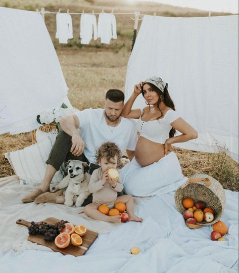 Newborn Beach Photography, Maternity Shoot Outfit, Picnic Photo Shoot, Picnic Photography, Pregnancy Announcement Photoshoot, Maternity Photography Poses Outdoors, Baby Announcement Photoshoot, Pregnancy Belly Photos, Maternity Photography Poses Pregnancy Pics