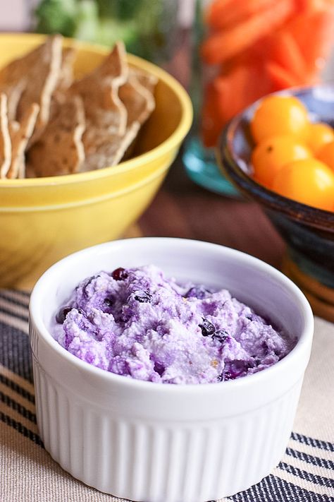 Wild Blueberry Ricotta Dip Blueberry Dip, Blueberry Baked Brie, Wild Blueberry Recipes, Super Bowl Appetizers, Blueberry Ricotta, Ricotta Dip, Superbowl Appetizers, Baked Feta, Cracker Snacks