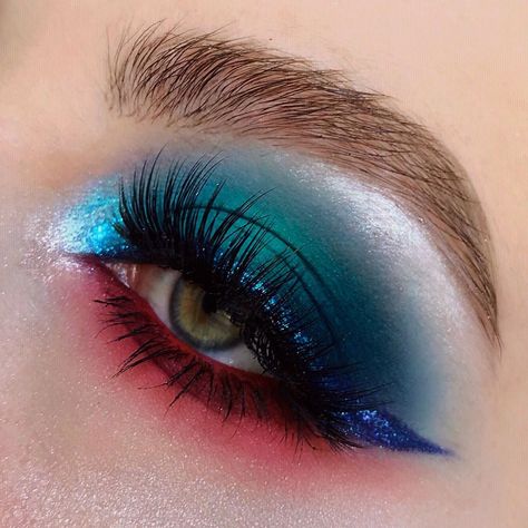 Natural Smoky Eye, Smoky Eye Easy, Silver Smoky Eye, Red Eyeshadow Look, Teal Eyeshadow, Teal Makeup, July Makeup, Makeup Tips Eyeshadow, Black Smokey Eye Makeup