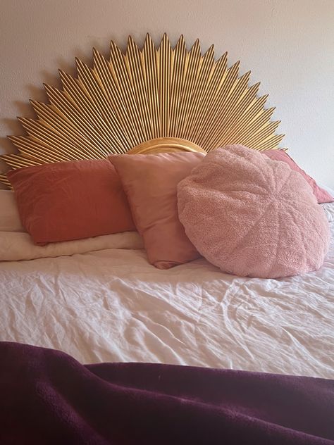 Circular Headboard Design, Gold Headboard Bedroom, Gold Bed Frame Bedroom Ideas, Sun Headboard, Sun Bedroom, Boho Bed Frame, Gold Headboard, Gold Bed Frame, Bohemian Headboard