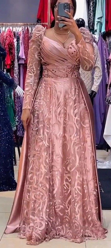 Lace Gown Styles Nigerian, Nigerian Lace Styles Dress, Nigerian Lace Styles, Natural Make Up Looks, Long African Dresses, Classy Gowns, Lace Gown Styles, Dinner Dress Classy, Lace Dress Styles