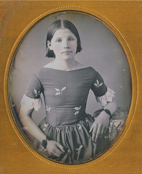 Vintage Children Photos, Antique Photography, Old Photography, Old Photographs, Girl Short Hair, Vintage Portraits, Antique Photos, Vintage Pictures, Vintage Photographs