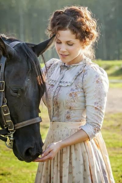 Elizabeth Thatcher, Jack Thornton, Pioneer Dress, Prairie Dresses, When Calls The Heart, Erin Krakow, Jack And Elizabeth, Hope Valley, Wilde Westen