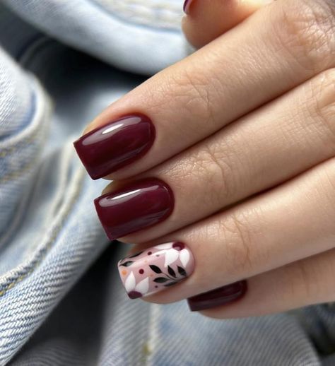 Crimson Nails Short, Short Gel Nails Wine Red, Burgandy Short Nails Gel, Pedicure Color Vino, Classy Dark Nails, Burgundy Nails Fall 2024, Maroon Nail Designs, Wine Nails, Simple Fall Nails