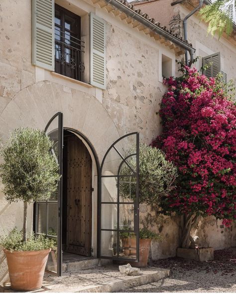 Tuscany Home, Tuscany House, Tuscan Villa, Italian Home, Casa Exterior, Mediterranean Garden, Mediterranean Home, Mediterranean Homes, Old Building