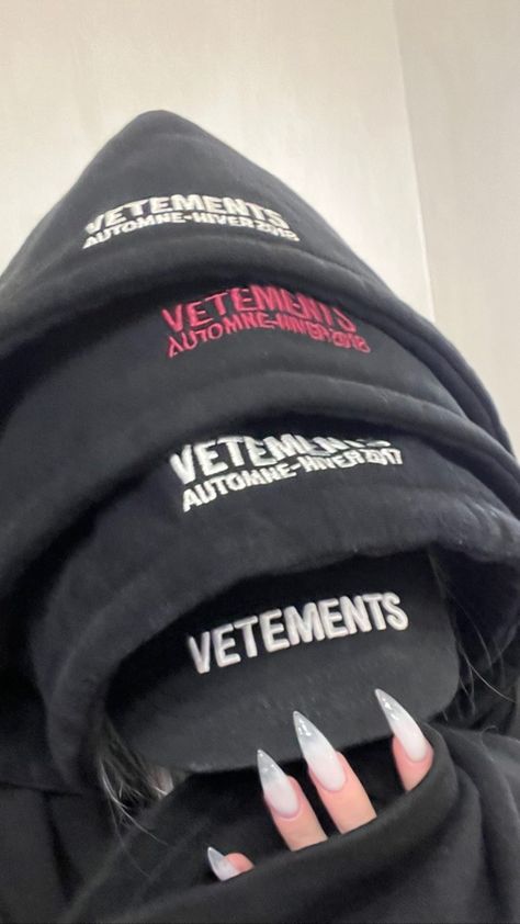 Dots To Lines, Vetements Hoodie, Skate Fits, Grunge Pictures, Hoodie Aesthetic, Street Fashion Men Streetwear, Cinematic Photography, Branding Photoshoot, Grunge Aesthetic