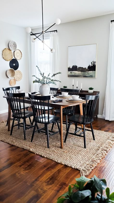 Dining Table On Wooden Floor, Black And Wood Dining Set, Black Rustic Dining Room, Black White And Brown Dining Room, Grey Wood Floors Dining Room, Dining Room Black And Wood, Wood Table And Black Chairs, Dark Floor Dining Room Ideas, Dark Hardwood Floors Dining Room