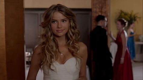 Emma Blue Lagoon, Indiana Evans Blue Lagoon, Blue Lagoon The Awakening, Bella Hartley, Emma Robinson, Names Writing, Indiana Evans, Detective Aesthetic, Best Friends Brother