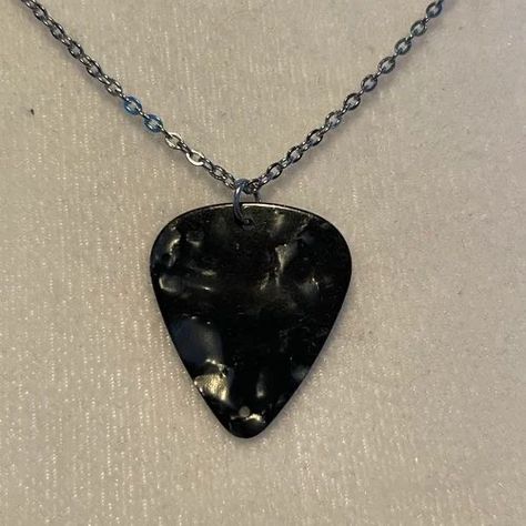 Plectrum Aesthetic, Pick Necklace Guitar, Guitar Pick Necklace Aesthetic, Rockstar Girlfriend Jewelry, Guitar Picks Aesthetic, Black Guitar Pick, Pick Necklace, Guitar Pick Necklace, Black Guitar