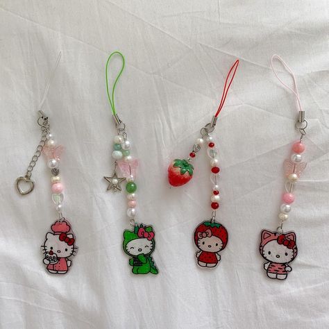 Phone Charm Hello Kitty, Cute Shrinky Dink Ideas Keychain, Shrinkadink Ideas, Shrinky Dink Keychain Ideas, Shrinks Dink Keychain, How To Make Charms, How To Make A Keychain, Shrinks Dink Ideas, How To Make Phone Charms