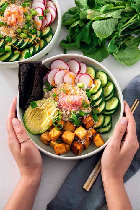 Tofu Sushi Bowl Plant Based Salads, Tofu Sushi, Sushi Bowl Recipe, Tofu Marinade, Marinated Tofu, Sushi Bowl, Baked Tofu, Main Dish Salads, Recipe Roundup