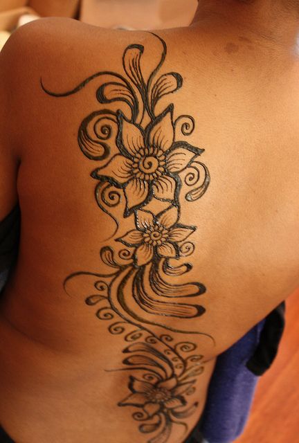 diagonal backpiece by bethlock Henna Back Designs, Back Henna Designs Spine, Spine Henna Tattoo, Back Henna Designs, Henna Back Tattoo, Henna Tattoo Back, Learn Henna, Back Henna, Middle Finger Tattoos