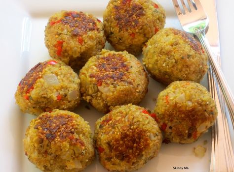 Quinoa (Meatless) Meatballs Kinoa Recipes, Meat Patties, Meatless Meatballs, Vegetarian Meatballs, Quinoa Recipes, Meatless Meals, Vegetarian Dishes, Couscous, Veggie Recipes