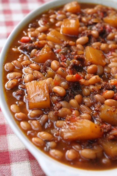 Canned baked beans recipe made with dark brown sugar, ground turkey or beef, molasses, and pineapples. Whenever I throw a barbecue, I make a lot of side dishes. I’m talking about all of my fa… Baked Beans With Pineapple, Pineapple Baked Beans, Food Recipes Slow Cooker, Pineapple Baked, Southern Soul Food Recipes, Canned Baked Beans, I Heart Recipes, Homemade Baked Beans, Southern Soul Food