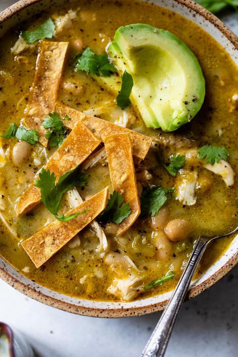 This one-pot Green Chicken Chili recipe is easy to make and features green chilies, salsa verde, shredded chicken, and white beans! Green Chili Chicken Crockpot, Chicken And White Beans, Green Chili Chicken Soup, Green Chicken Chili, Green Chili Soup, Easy Chicken Chili, Chicken Chili Verde, Chicken Soup Crockpot, Chicken Verde