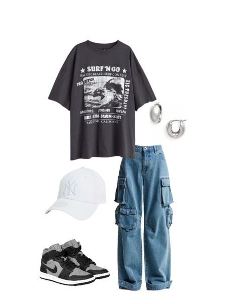 Graphic Tees And Cargo Pants, Trendy Gray T-shirt For Streetwear, Cargos And Oversized Tee, Baggy Graphic Tee Outfit, Gray Tshirt Outfits, Gray Y2k Style T-shirt For Streetwear, Grey Tshirt Outfits, Grey T Shirt Outfit, Oversized Gray Grunge T-shirt