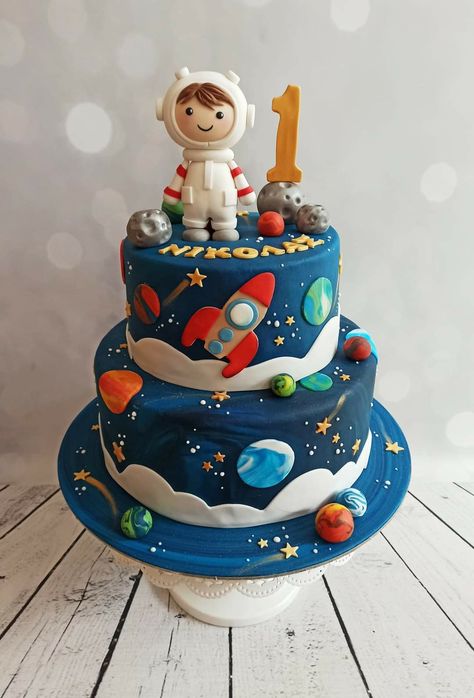 Space Astronaut Birthday Cake, Astronaut 1st Birthday Cake, Birthday Cake Planets, First Birthday Space Theme Cake, Astronaut First Birthday Cake, Astronaut Theme Birthday Cake, Space Themed Cakes Kids, Planet Theme Cake, Astraunaut Cake