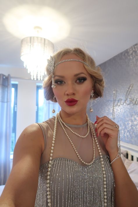 Great Gaspy Theme Makeup, Great Gabsy Make Up, Flapper Girl Makeup 1920s, Roaring 20s Makeup Gatsby, 20s Flapper Makeup, 20s Flapper Hair, 1920 Makeup Gatsby, Gatsby Makeup And Hair, Flapper Makeup 1920s