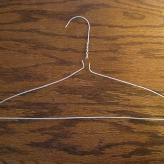 Metal Coat Hanger Ideas, Metal Coat Hanger Crafts, Coat Hanger Angel, Wire Hanger Art, Wire Hangers Repurpose, Metal Hanger Crafts, Wire Coat Hanger Crafts, Coat Hanger Crafts, Decorated Clothes Hangers