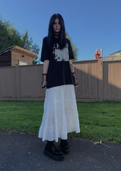 Fairy Skirt Outfit Aesthetic, Long Grunge Skirt Outfit, Long Skirt Rock Outfit, Long White Summer Dress Outfit, Outfits With A Long White Skirt, White Creepers Outfit, Grunge Outfits Maxi Skirt, How To Style Long Skirts Aesthetic, Grunge Outfits Skirts Long