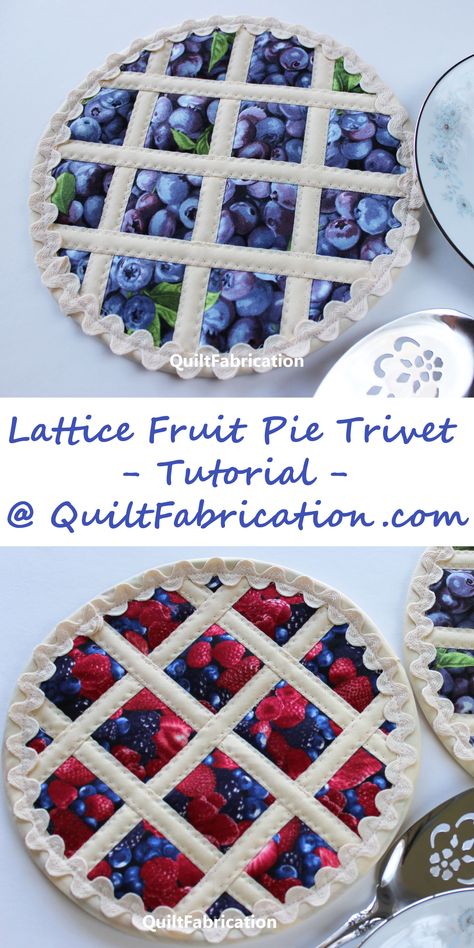 blueberry pie and mixed berry pie with ric rac crusts for table trivets Pie Hot Pad Pattern, Quilted Trivet Patterns Free, Pie Hot Pads, Quilt Potholders Patterns Free, Pie Pot Holders Free Pattern, Quilted Trivet Pattern, Pie Carrier Diy Free Pattern, Diy Trivets Hot Pads, Patchwork Trivet