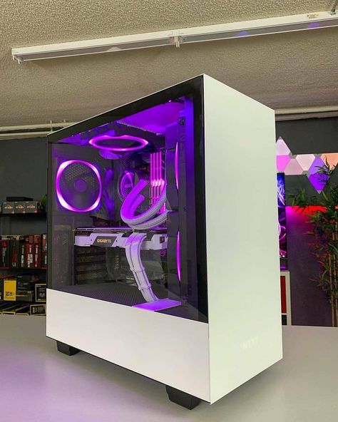 Hermanos PC on Instagram: “White + purple build 💜 Top. Rate this 1 - 10 📷 By @ed.techsource ~ Looking for inspiration for your PC build? Follow us @hermanospc 🚨 ~…” White Pc Build, Gaming Girl, Games Room Inspiration, Best Gaming Setup, Pc Builds, Rabbit Pictures, Gaming Pc Build, Pc Build, Best Apple Watch