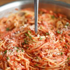 Pioneer Woman's Spaghetti Sauce Recipe - Key Ingredient Tomato Cream Sauce, Homemade Spaghetti, Pioneer Woman Recipes, Fettuccine Alfredo, Ree Drummond, Spaghetti Recipes, Pasta Pasta, Minestrone, Spaghetti Sauce