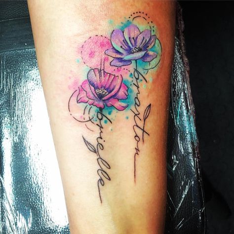 Lil watercolor #watercolortattoo #watercolor #tattoo #armtattoo #colortattoo #xFUEGOx Watercolor Flower Name Tattoo, Watercolor Mom Tattoo, Watercolor Name Tattoo, Wrist Tattoos Meaningful, Watercolor Floral Tattoo, Small Tattoos Minimalist, Triquetra Tattoo, Floral Watercolor Tattoo, Name Tattoos On Arm