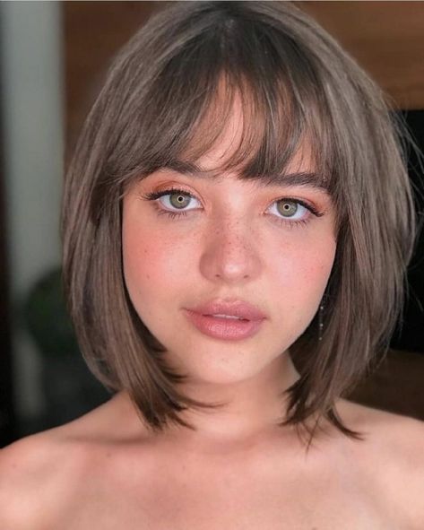 95 Beautiful Short Hairstyles For Fat Faces And Double Chins Kort Bob, Short Haircuts With Bangs, Bangs For Round Face, Bob Hairstyles With Bangs, Bob Haircut With Bangs, Best Short Haircuts, Short Bob Haircuts, Penteado Cabelo Curto, Short Hairstyle