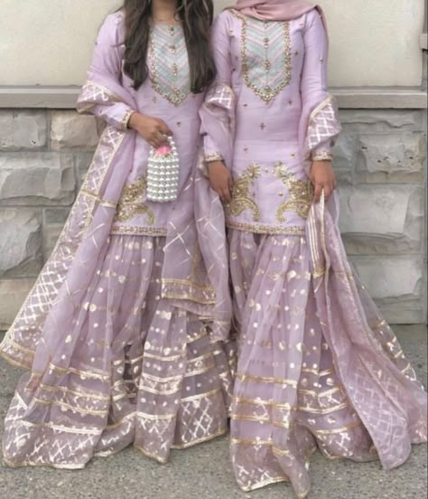 Purple Desi Clothes, Purple Desi Outfit, Pakistani Wedding Outfits Sisters Bridesmaid Dresses, Pakistani Bridal Wear Mehndi, Purple Gharara, Gharara Designs Pakistani Bridal, Asian Fits, Hijabi Bride, Function Dress