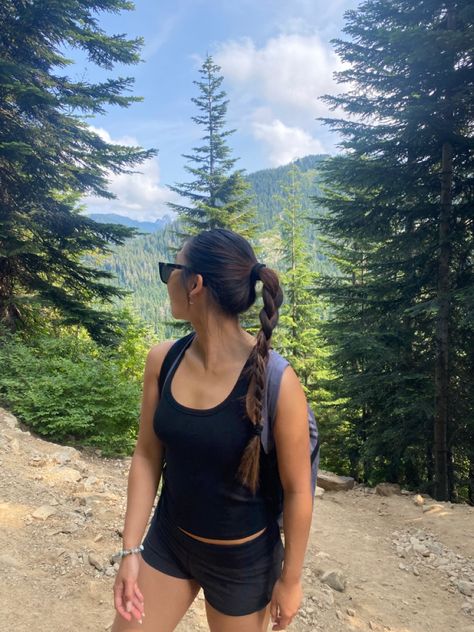 hike, hiking outfit, hiking aesthetic, pnw, mountain vibe Hiking Outfit Cute, Trail Walking Outfit, Cute Hiking Fits, Mountain Girl Aesthetic Outfits, Cute Hiking Outfit Summer Outdoors, Summer Hike Outfit, Mountain Aesthetic Outfit, Hiking Girl Aesthetic, Yosemite Outfit