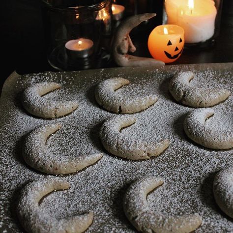 New Moon Food, Food Witch Aesthetic, Imbolc Moon Cookies, Yule Moon Cookies, Witchy Themed Food, Kitchen Witch Desserts, Moon Spell Cookies, Full Moon Cookies, Witch Inspired Food