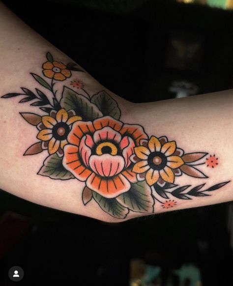 Traditional Tattoo Inspiration, Traditional Tattoo Flowers, Elbow Tattoo, Feminine Tattoo Sleeves, Elbow Tattoos, Full Body Tattoo, Large Tattoos, Spine Tattoos, Tattoos Gallery